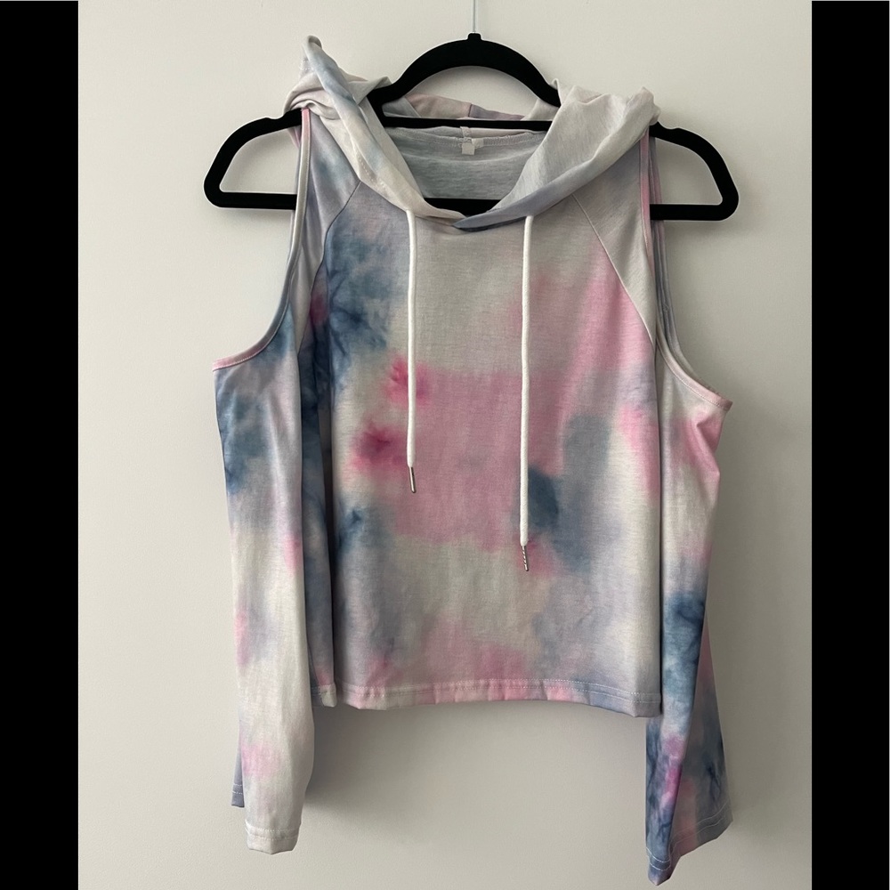 TYE DYE SHOULDER CUTOUT HOODIE